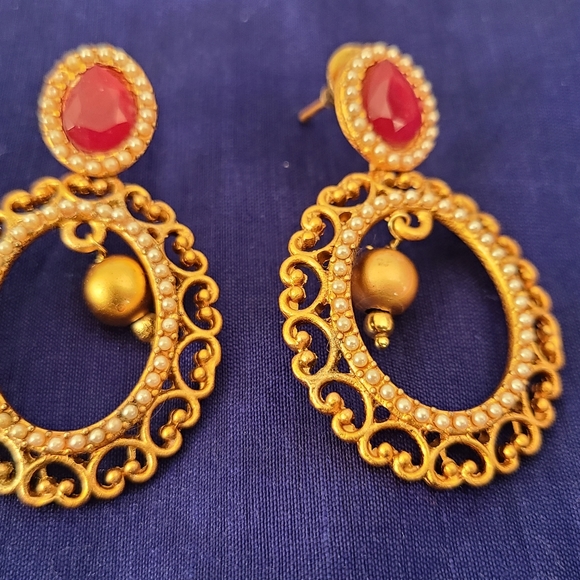 Earings - Picture 2 of 3